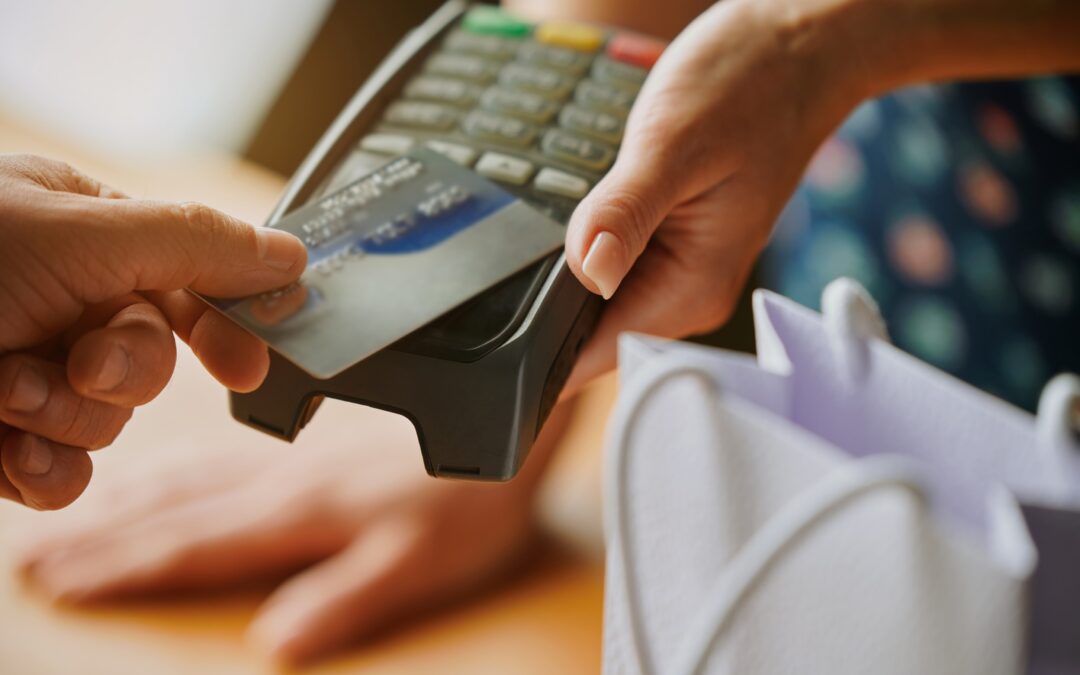 Uusi kuluttajaluottodirektiivi (CCD2): Suojataanko kuluttajaa vai monopolia?